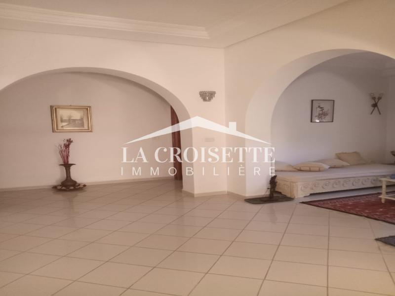 Villa S+4 avec piscine à Carthage