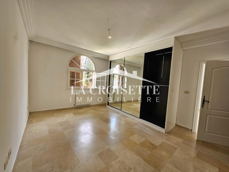 Villa S+4 avec piscine à La Soukra