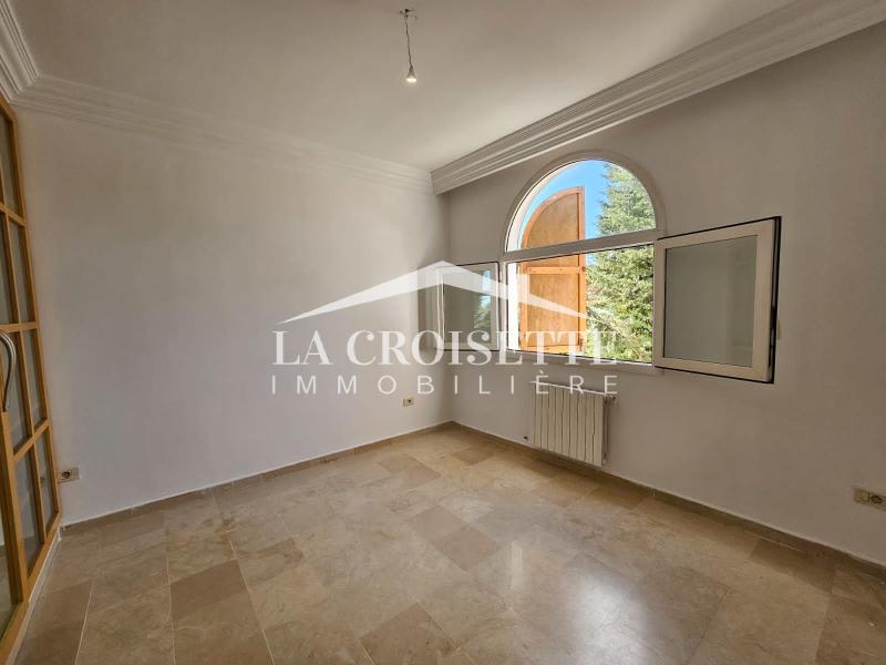 Villa S+4 avec piscine à La Soukra