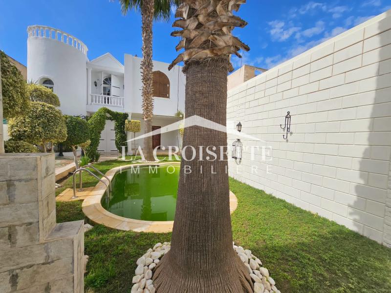 Villa S+4 avec piscine à La Soukra