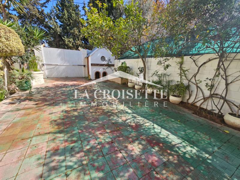 Villa S+4 avec piscine à La Soukra