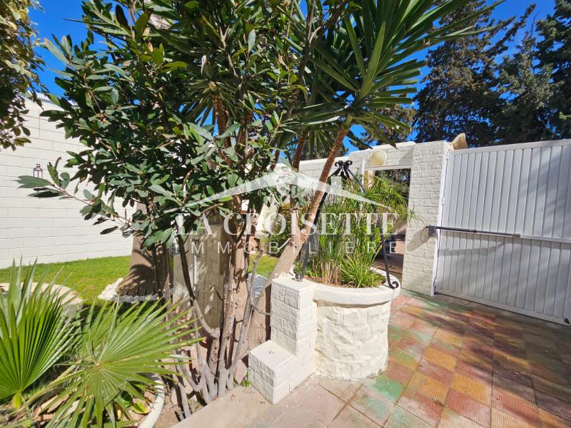 Villa S+4 avec piscine à La Soukra