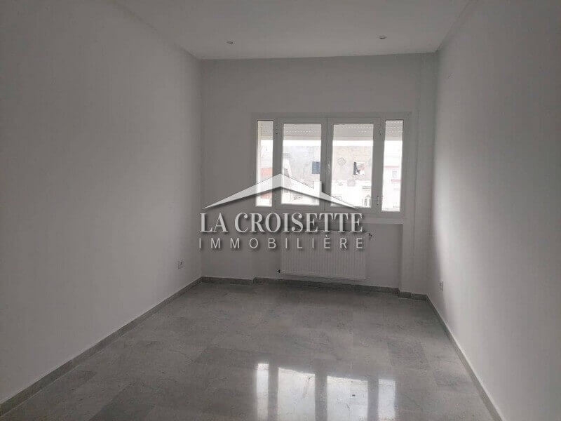 Un appartement S+3 à la Soukra 