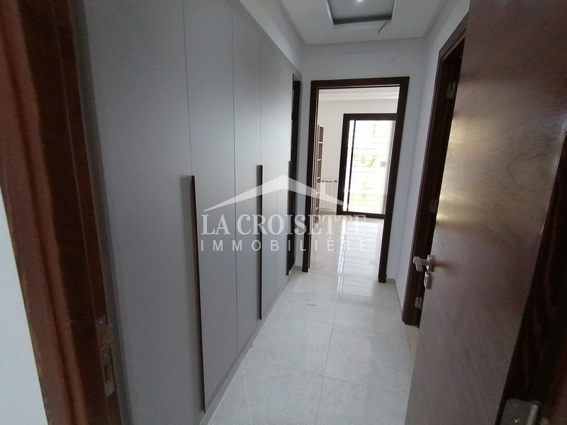 Appartement S+3 avec jardin et piscine à La Soukra