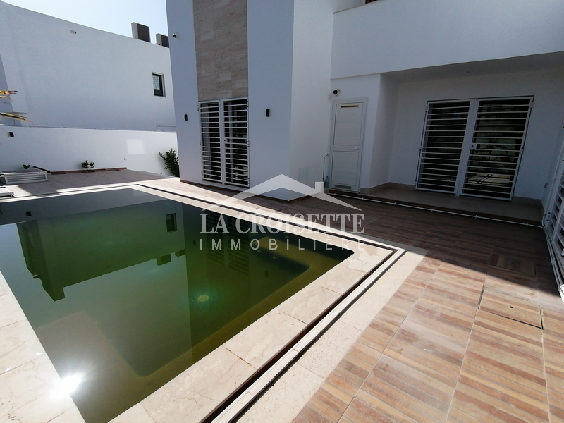 Appartement S+3 avec jardin et piscine à La Soukra