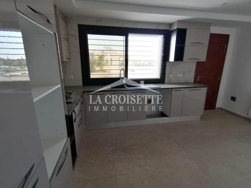 Appartement S+4 avec terrasse à La Soukra