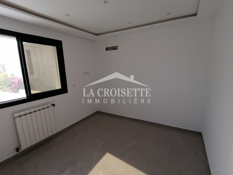 Etage de villa S+4 avec terrasse à La Soukra
