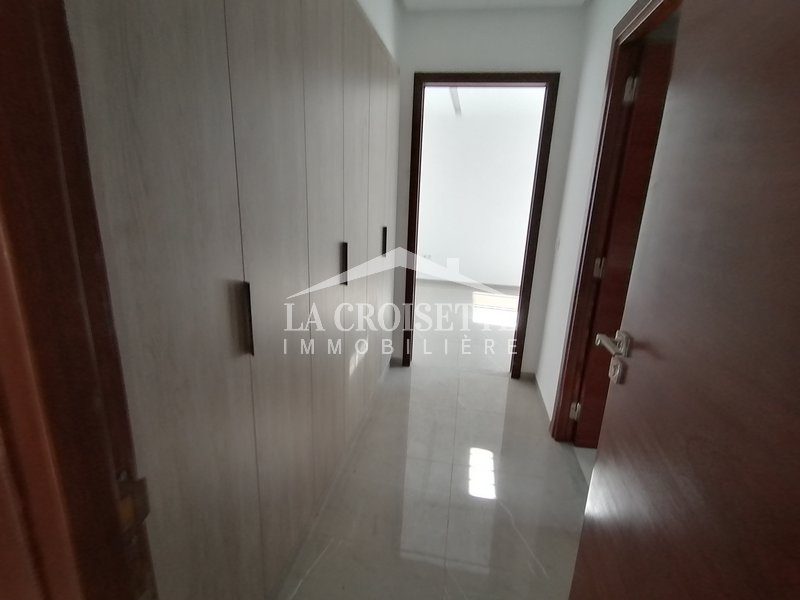 Etage de villa S+4 avec terrasse à La Soukra