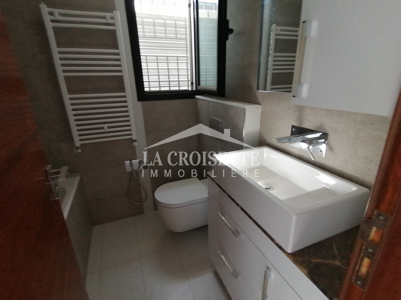 Etage de villa S+4 avec terrasse à La Soukra