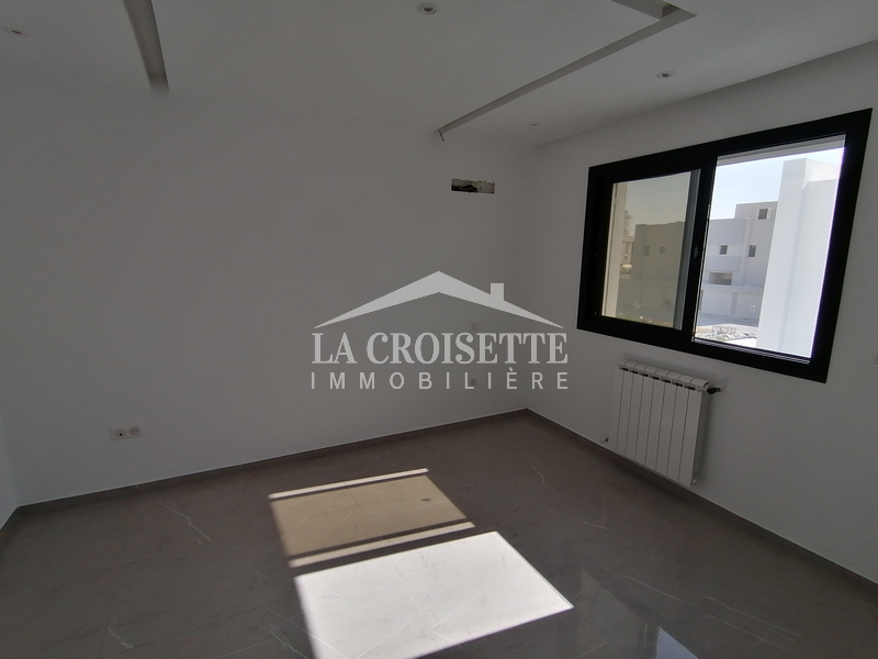 Appartement S+4 avec terrasse à La Soukra