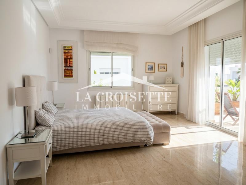 Penthouse meublé S+4 avec piscine aux Berges du Lac 2