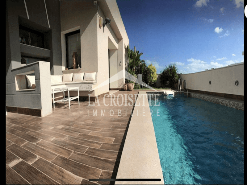 Penthouse S+5 avec Terrasse et piscine meublé à La Soukra