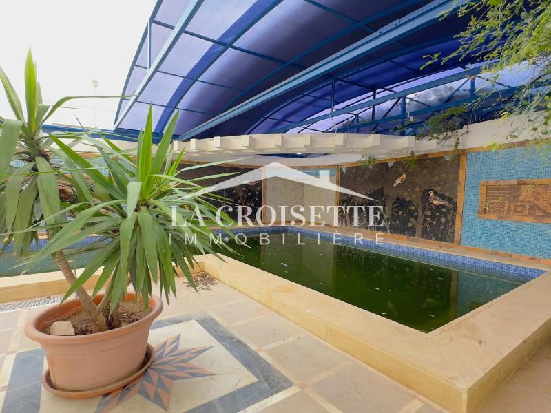 Villa meublé S+5 avec piscine aux Jardins de l'aouina
