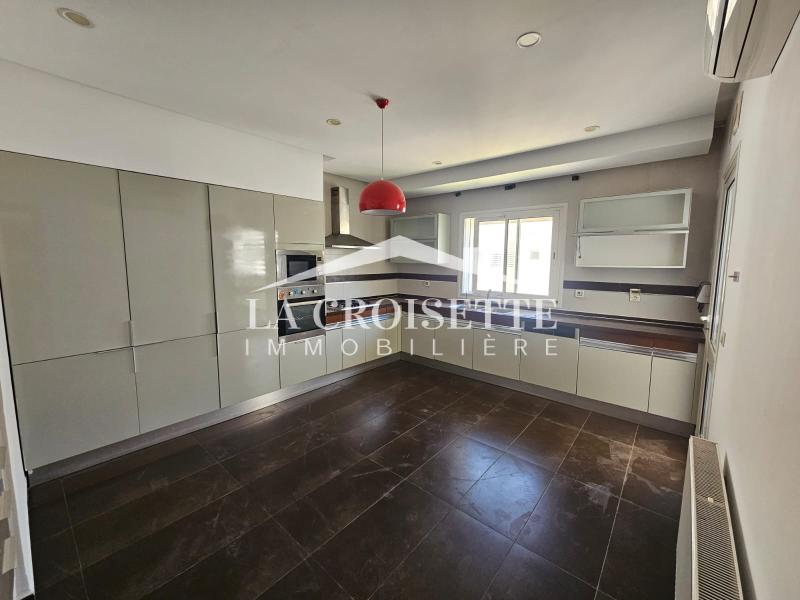 Appartement S+4 avec chambre de service aux Jardins de Carthage