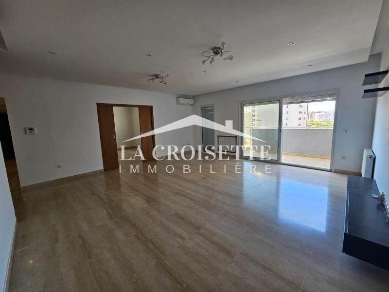 Appartement S+4 avec chambre de service aux Jardins de Carthage