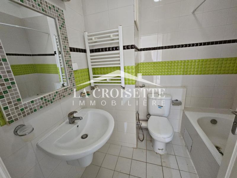 Appartement S+4 avec vue dégagée à L'aouina
