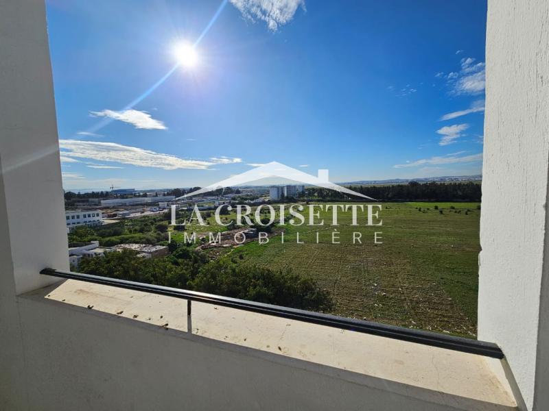 Appartement S+4 avec vue dégagée à L'aouina