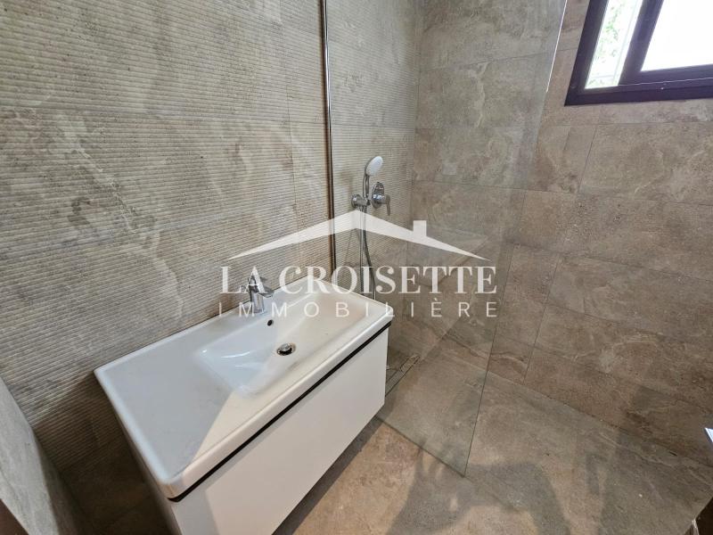 Appartement S+3 avec jardin et piscine à La Soukra