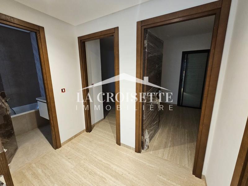 Appartement S+3 avec jardin et piscine à La Soukra