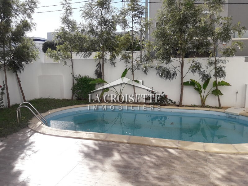 Duplex S+4 avec piscine à La Soukra