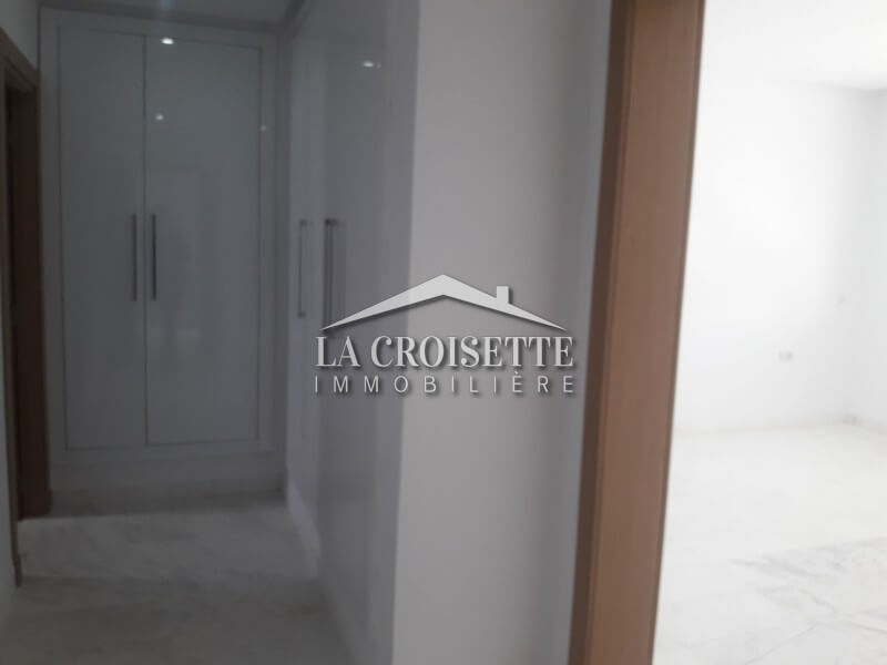Duplex S+4 avec piscine à La Soukra