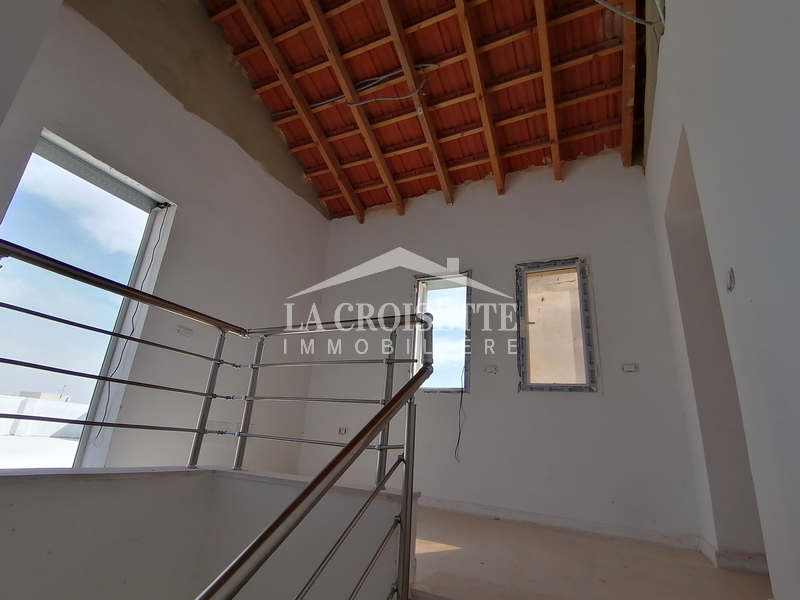 Duplex S+4 avec terrasse à Ain Zaghouan