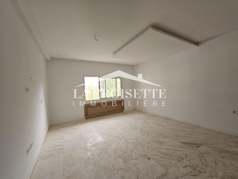Duplex S+3 avec jardin et piscine à La Soukra