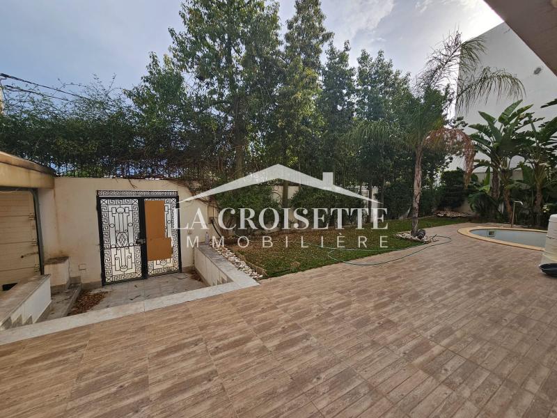 Duplex S+3 avec jardin et piscine à La Soukra
