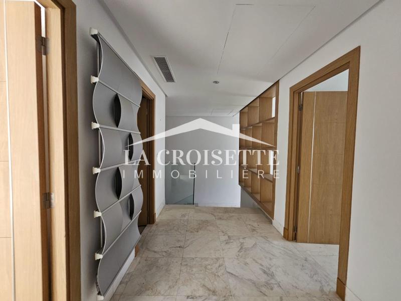 Duplex S+3 avec jardin et piscine à La Soukra