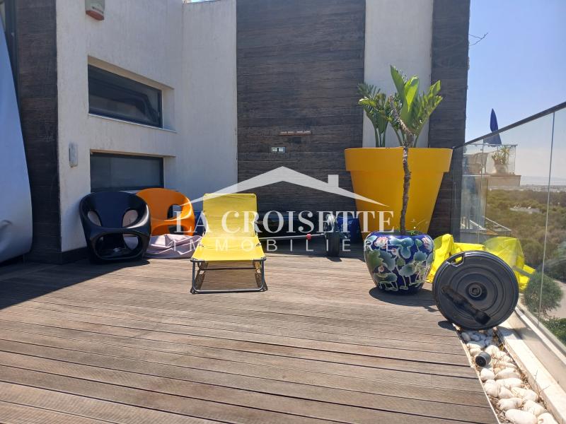 Duplex meublé S+4 avec vue sur mer à Gammarth