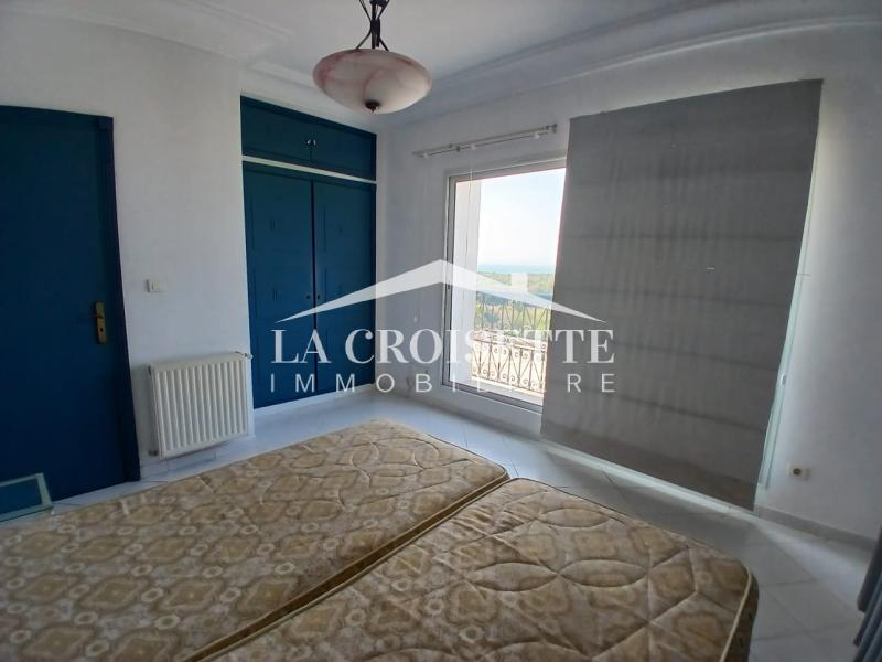 Duplex meublé S+2 avec terrasse vue sur mer à Gammarth