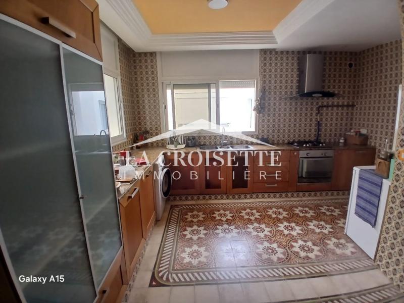 Duplex meublé S+3 avec terrasse à Sidi Bou Saïd