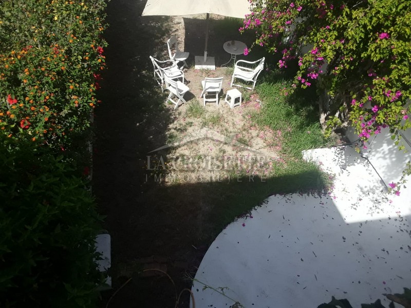 Etage de villa S+1 meublé avec jardin à La Marsa