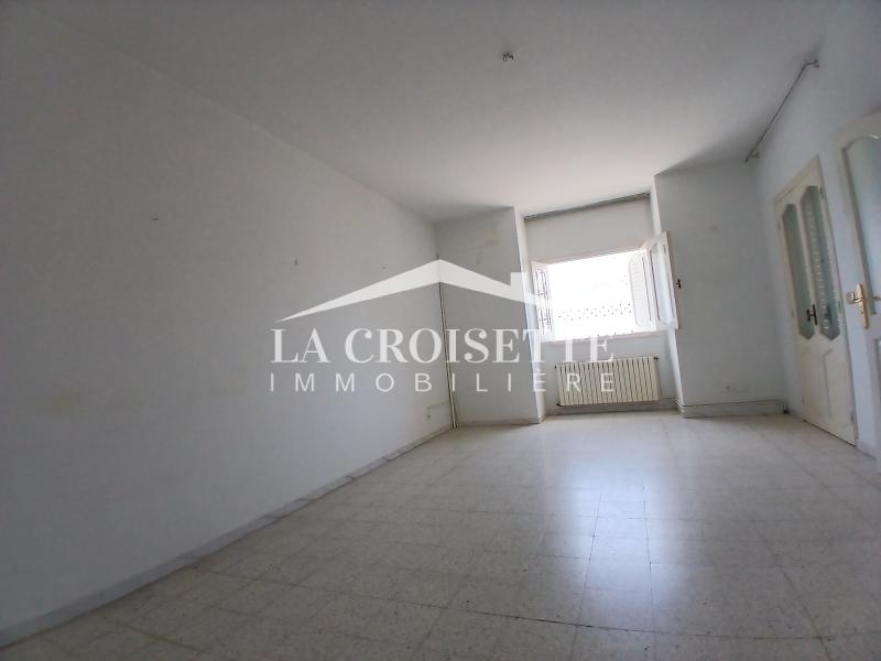 Etage de villa S+3 à La Marsa