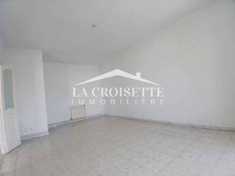 Etage de villa S+3 à La Marsa