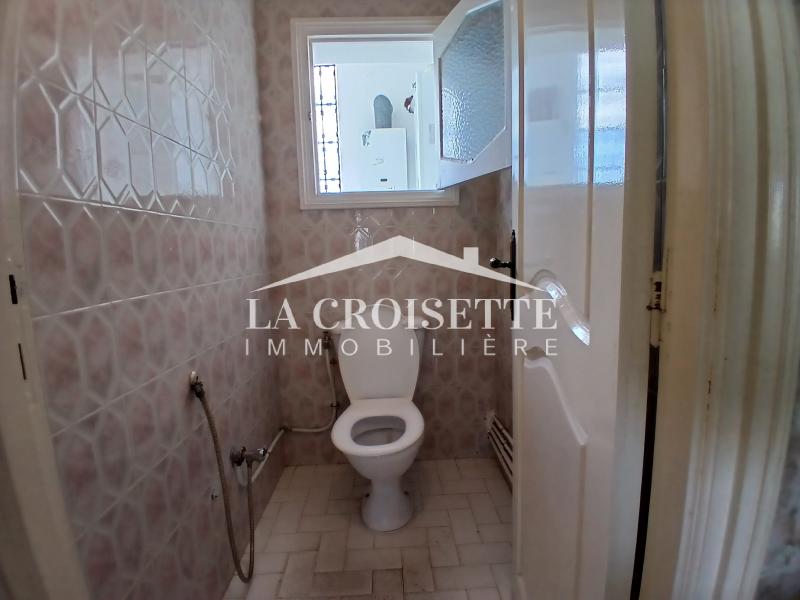 Etage de villa S+3 à La Marsa