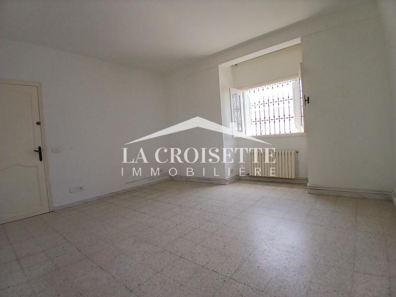 Etage de villa S+3 à La Marsa