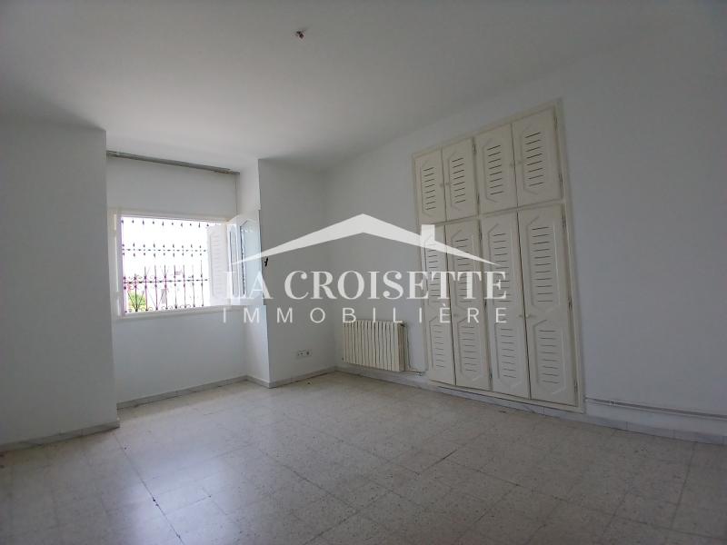 Etage de villa S+3 à La Marsa