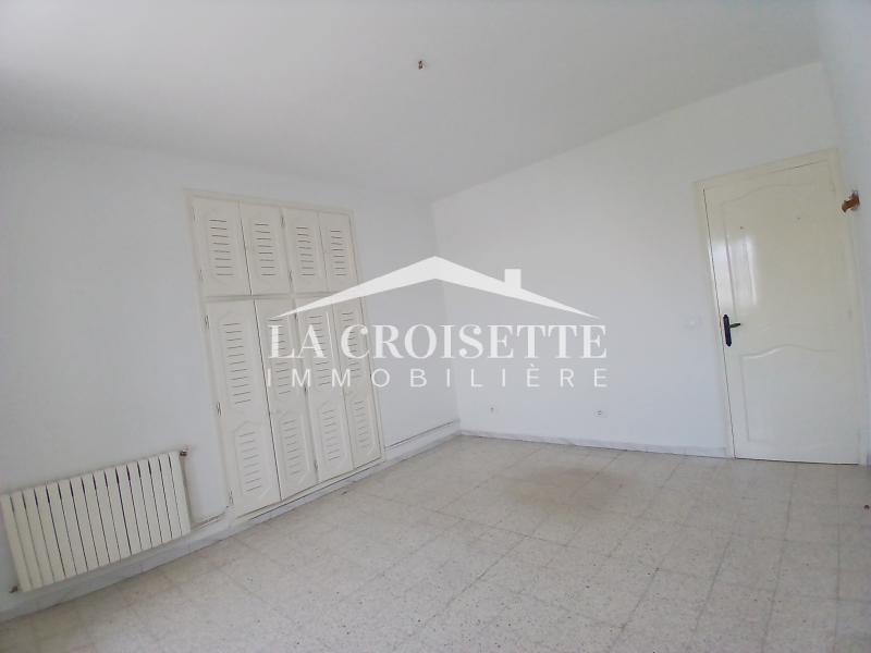 Etage de villa S+3 à La Marsa