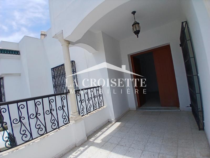 Etage de villa S+3 à La Marsa