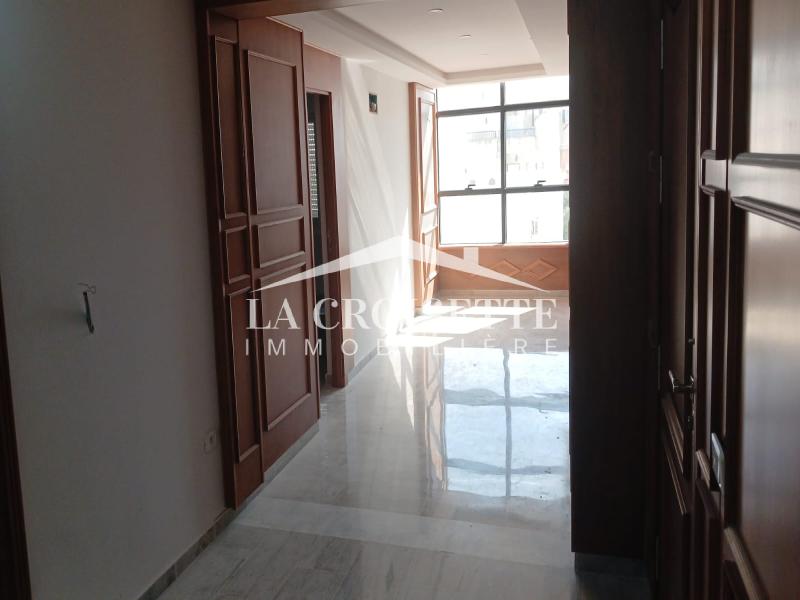 Etage de villa S+3 à La Marsa
