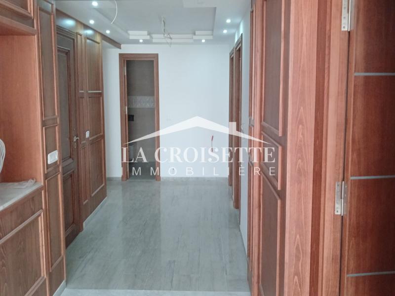 Etage de villa S+3 à La Marsa
