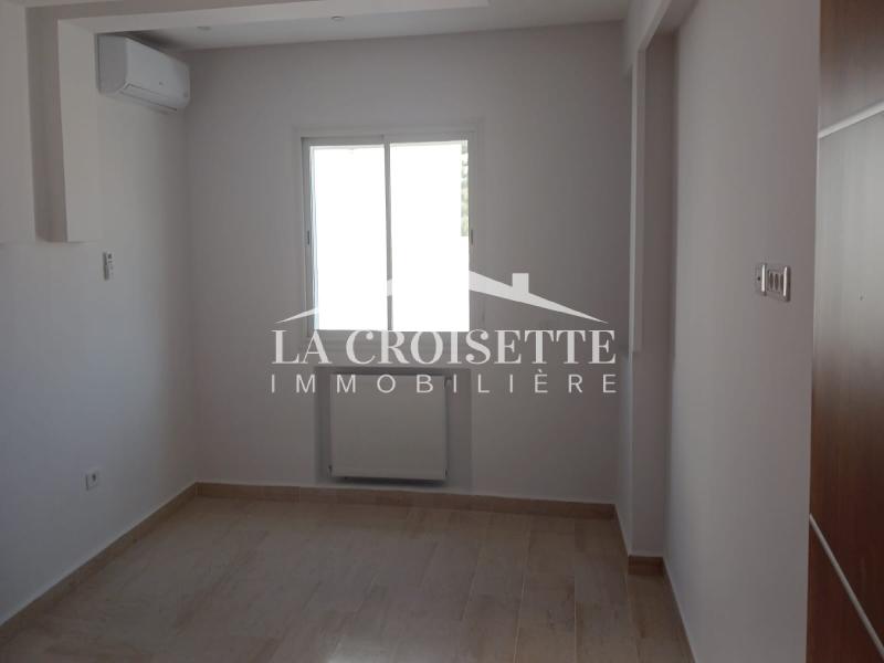 Etage de villa S+3 à La Marsa