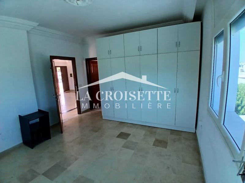 Etage de villa S+3 à La Marsa