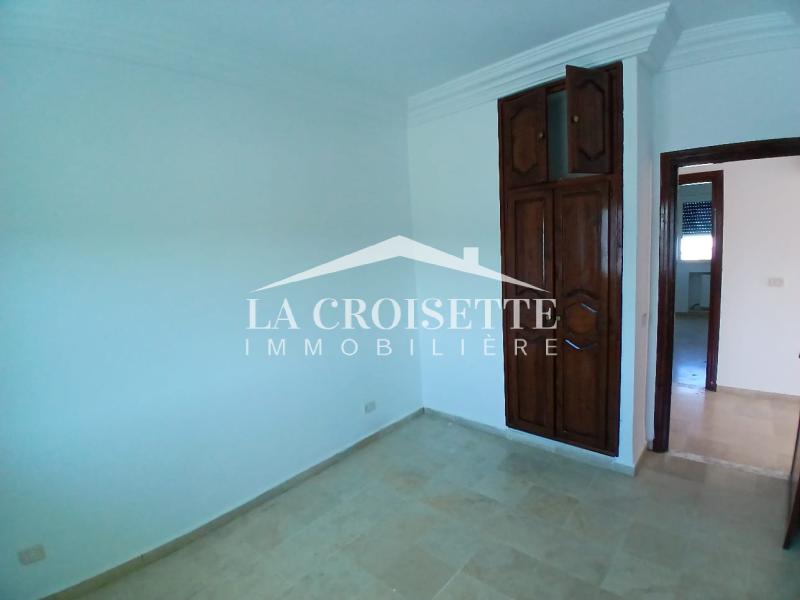 Etage de villa S+3 à La Marsa