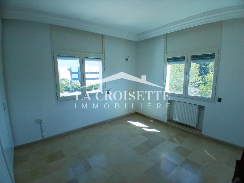 Etage de villa S+3 à La Marsa