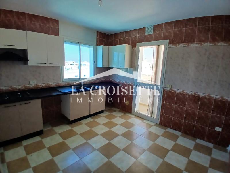 Etage de villa S+3 à La Marsa