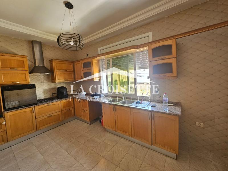 Duplex S+4 avec terrasse aux Jardins de Carthage
