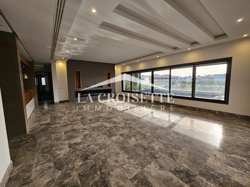 Appartement S+3 avec terrasse et piscine au Lac 2