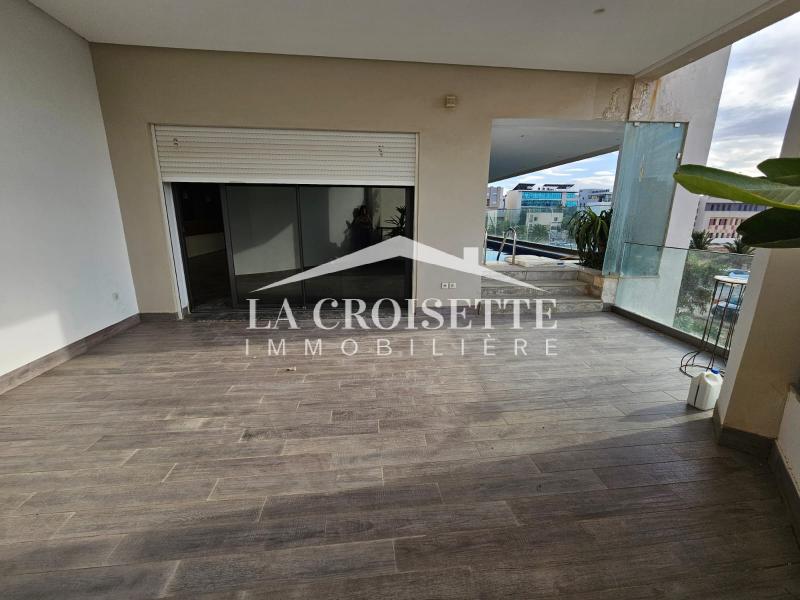 Appartement S+3 avec terrasse et piscine au Lac 2